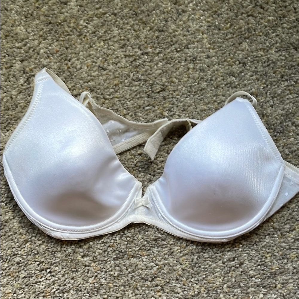 Size 34B Cacique T Shirt Bra